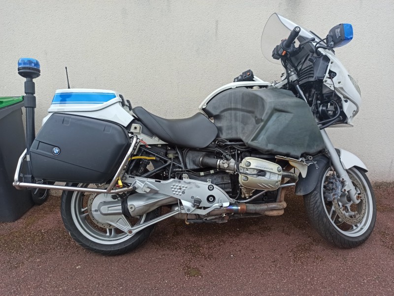 Remise en état des motos de marque BMW de la police municipale de le Plessis-Bouchard proche d'Ermont
