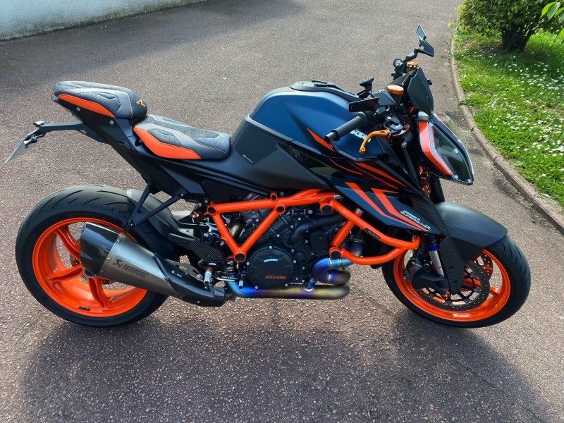 customisation esthétique d'une KTM 1290 SUPERDUKE R à Herblay près de Cergy 