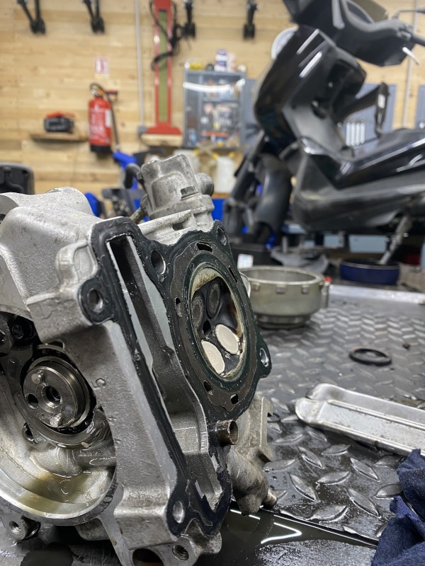 Réparation complète d’un moteur de scooter YAMAHA 125 x max à Le Plessis Bouchard à proximité de Franconville
