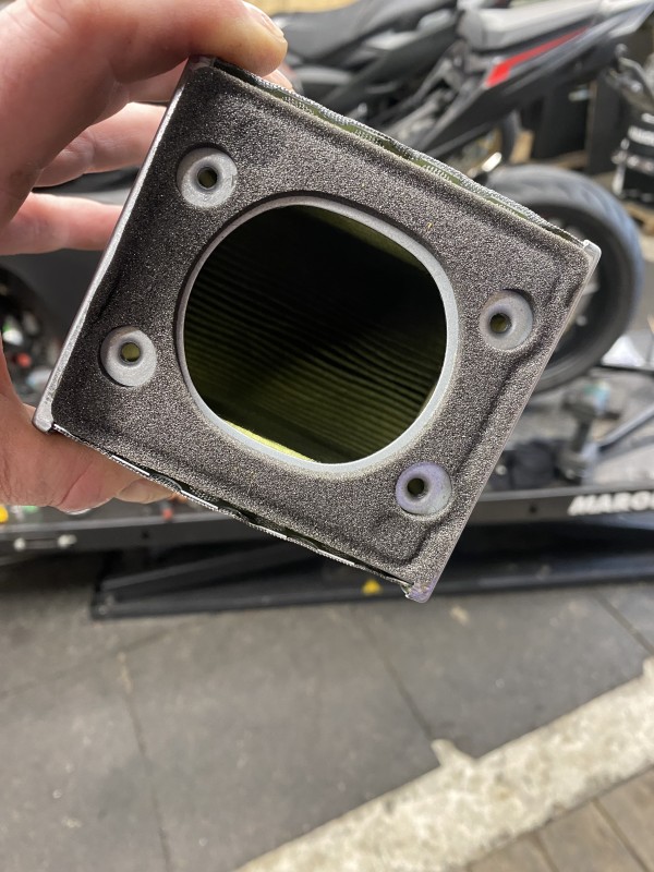 Réalisation d'un entretien annuel sur une Honda 500 CBR à Saint Prix