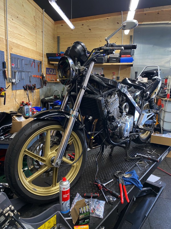 Revision complète des 2 ans pour cette Honda CB 500 à Soisy sous Montmorency 
