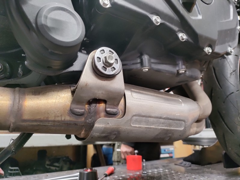 Pose d'échappement MIVV proche de Franconville dans le Val d'Oise