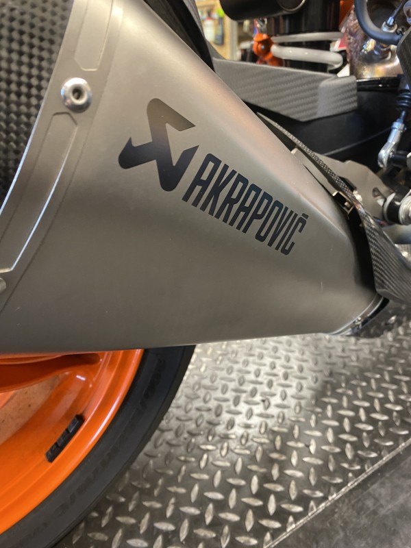 customisation esthétique d'une KTM 1290 SUPERDUKE R à Herblay près de Cergy 