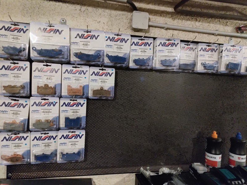 Le spécialiste de l'entretien rapide pour moto et scooter : Sport Garage et son grand choix de plaquettes de freins à Le Plessis Bouchard