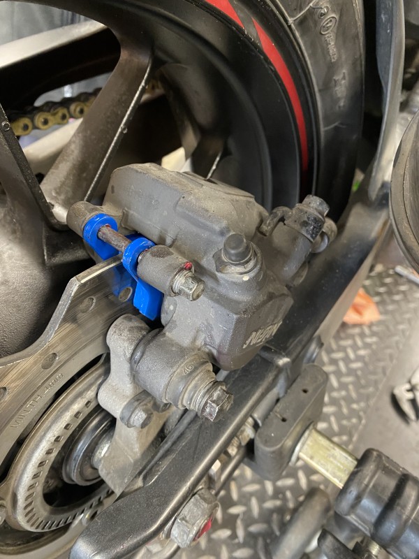 Réalisation d'un entretien annuel sur une Honda 500 CBR à Saint Prix