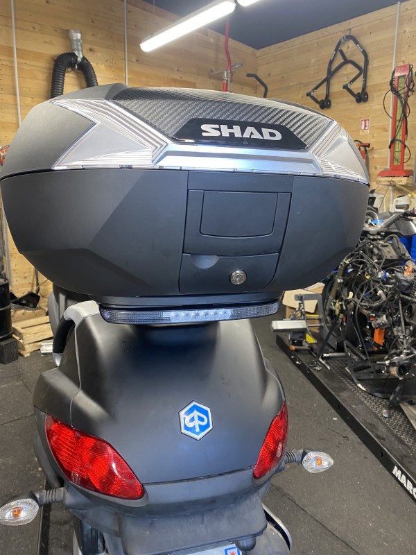 Montage de top case SHAD sur moto et scooter à Ermont dans le Val d'Oise