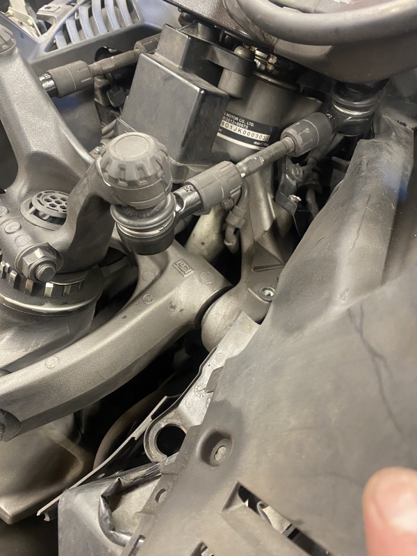 Remplacement des rotules de direction sur une Honda Goldwing 1800 de 2019 à Franconville près de Le Plessis Bouchard