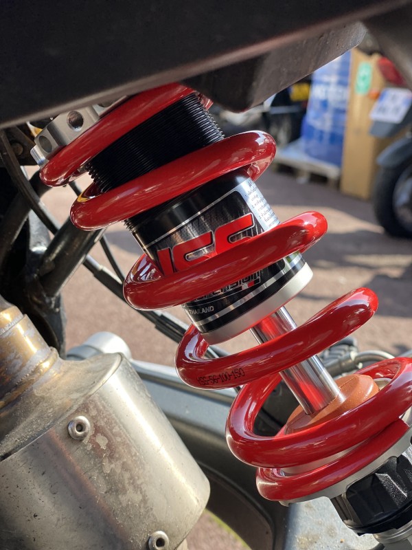 Changement d'amortisseur d'origine pour un amortisseur YSS Sport pour KTM Duke à Saint Leu la Forêt 
