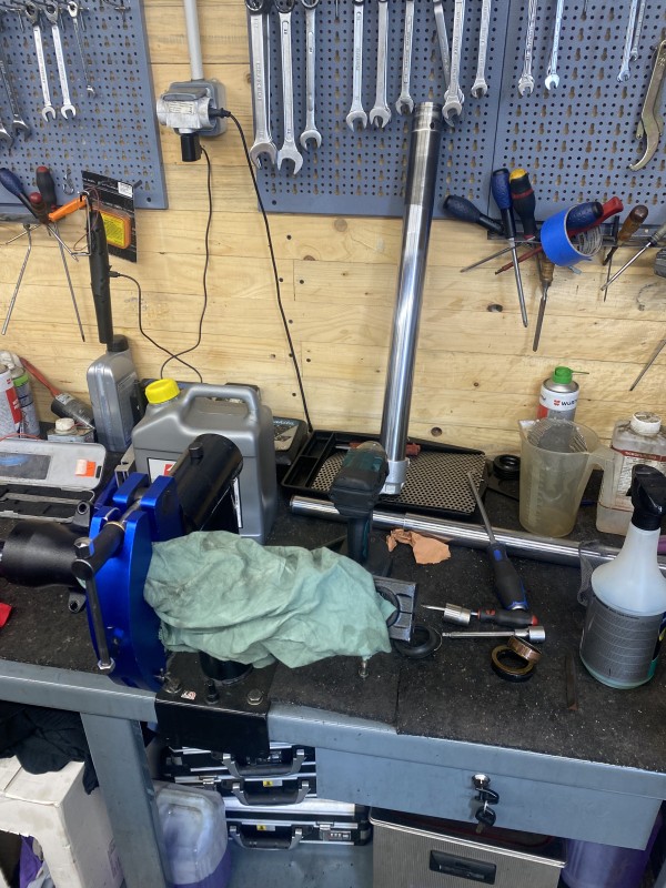 Verification et changement des joints spi de fourche sur une NC Integra 750 de 2016 à Franconville 