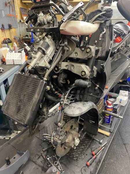 Échange du système Roll Lock sur un PIAGGIO MP3, à Soisy-sous-Montmorency proche de Le Plessis Bouchard
