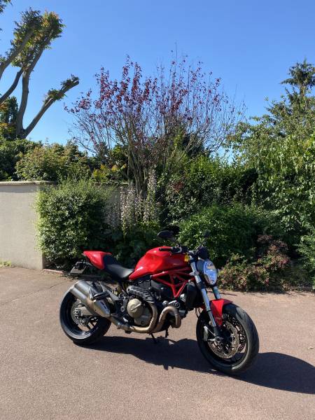 Passage d'un pré contrôle technique pour une Ducati à Soisy sous Montmorency proche de Sannoi