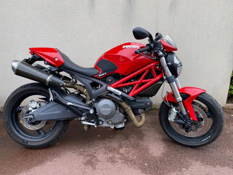 Passage au contrôle technique moto une Ducati à Saint Leu la Foret près de Taverny