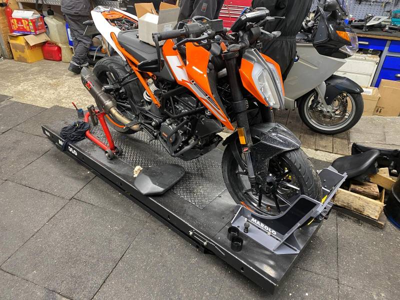 Entretien annuel sur une KTM Superduke 1290 R à Taverny dans le Val d'Oise