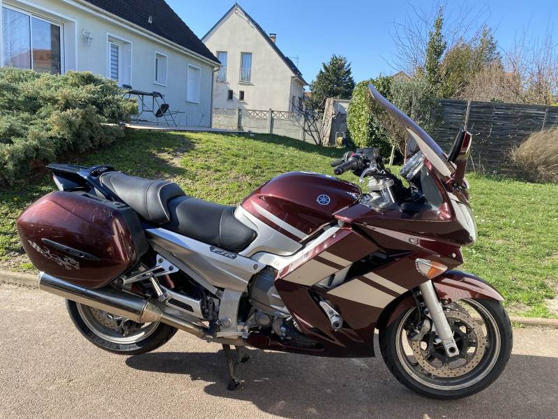 Garage pour pré contrôle technique moto pour une Yamaha à Sannois dans le Val d'Oise