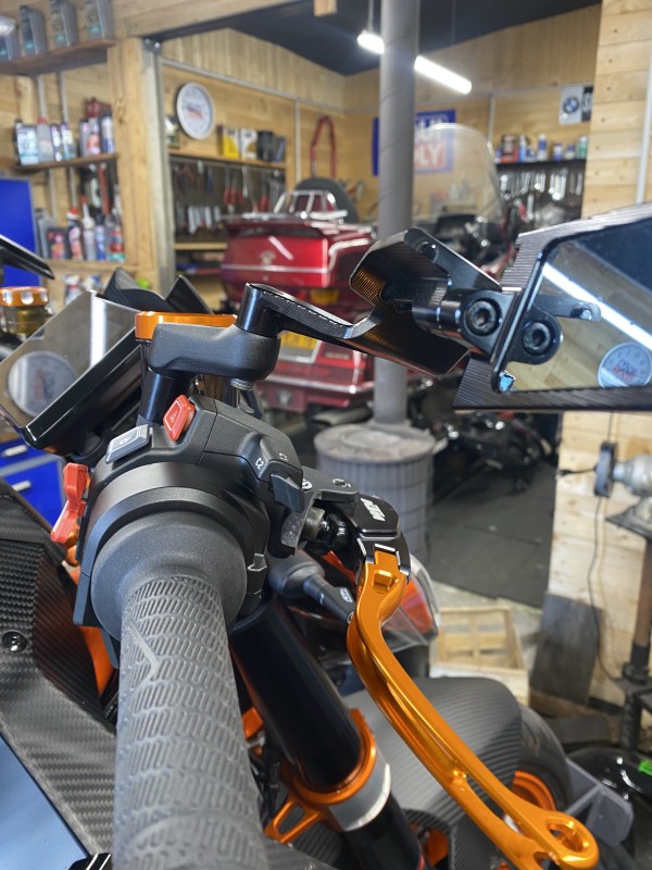 customisation esthétique d'une KTM 1290 SUPERDUKE R à Herblay près de Cergy 