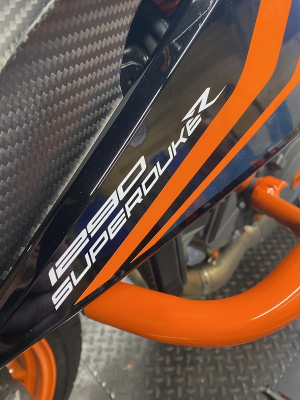 customisation esthétique d'une KTM 1290 SUPERDUKE R à Herblay près de Cergy 