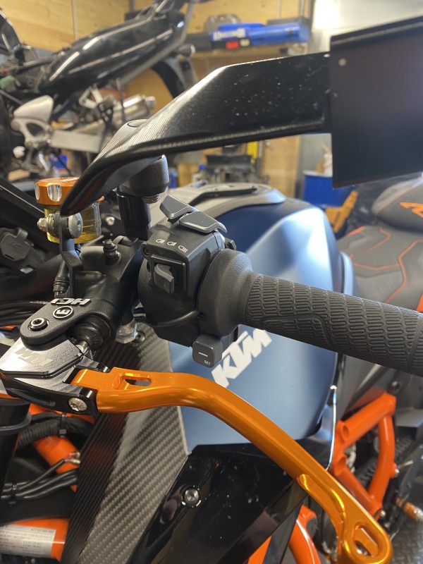 customisation esthétique d'une KTM 1290 SUPERDUKE R à Herblay près de Cergy 