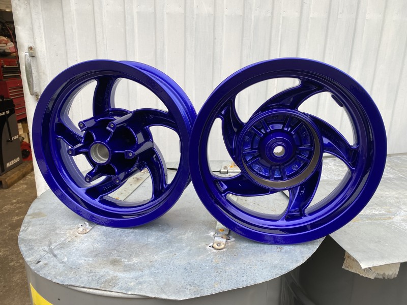 Personnalisation de jantes avec de la peinture époxy pour un scooter typhoon 50 à Franconville