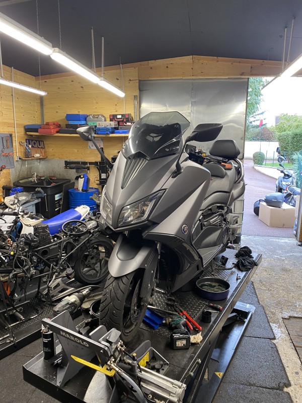 Entretien premium complet sur un Yamaha T Max 530 DX à Cergy Pontoise près du Plessis Bouchard