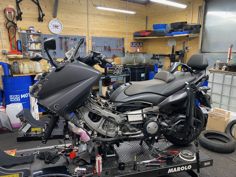 Gros entretien de ce Yamaha 530 T Max de 2012 à Taverny près de Le Plessis-Bouchard