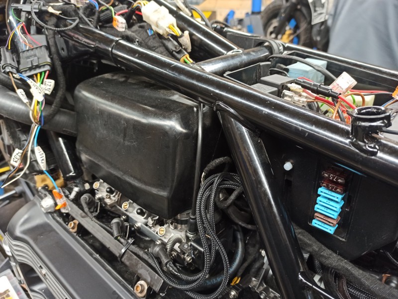 garage moto spécialisé dans la recherche de panne électrique sur des motos custom a le Plessis-Bouchard proche d'Ermont